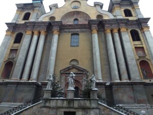 Kościół i Klasztor Ojców Franciszkanów w Przemyślu przed pracami remontowymi.
